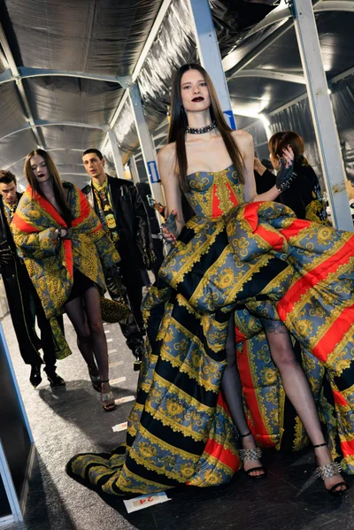 Look 16